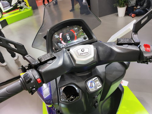 0 100加速仅2秒,标配大容量锂电池,斗风倒三轮电摩评测