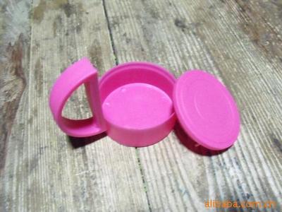 汽车杯与汽车塑件 设计、材料与市场应用